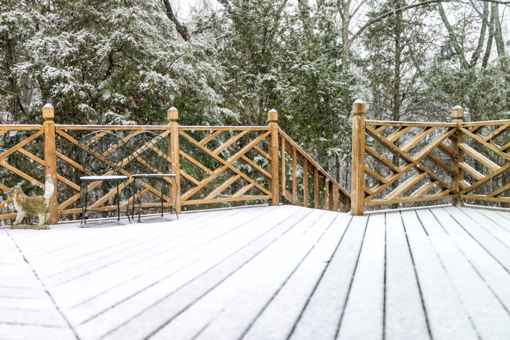 Deck with snow that needs to be shovled
